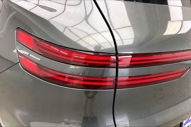 2027 Genesis GV70 Base